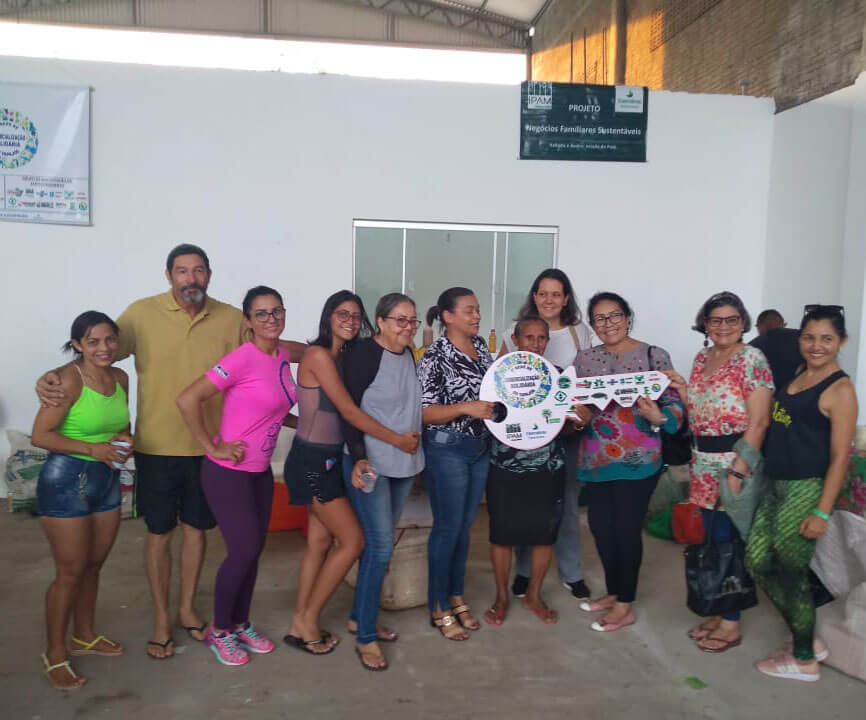 IPAM e Eletronorte entregam galpão para agricultores familiares